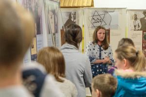 Zgodba za sedanjost Ane Frank 6